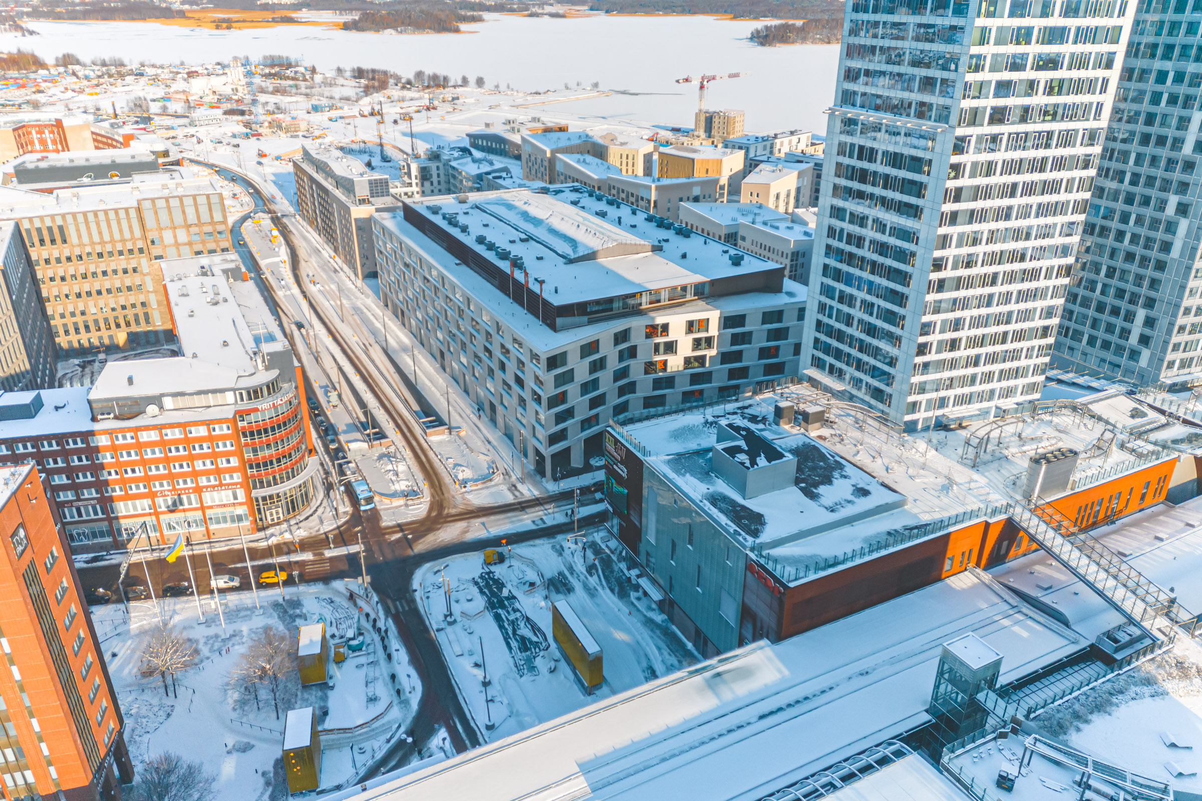 Kuva. Hermannin rantatien ja Työpajankadun risteys helmikuussa 2023.