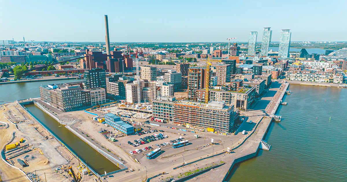 Dronekuva Aallonhalkojalta etelä-pohjoissuunnassa.