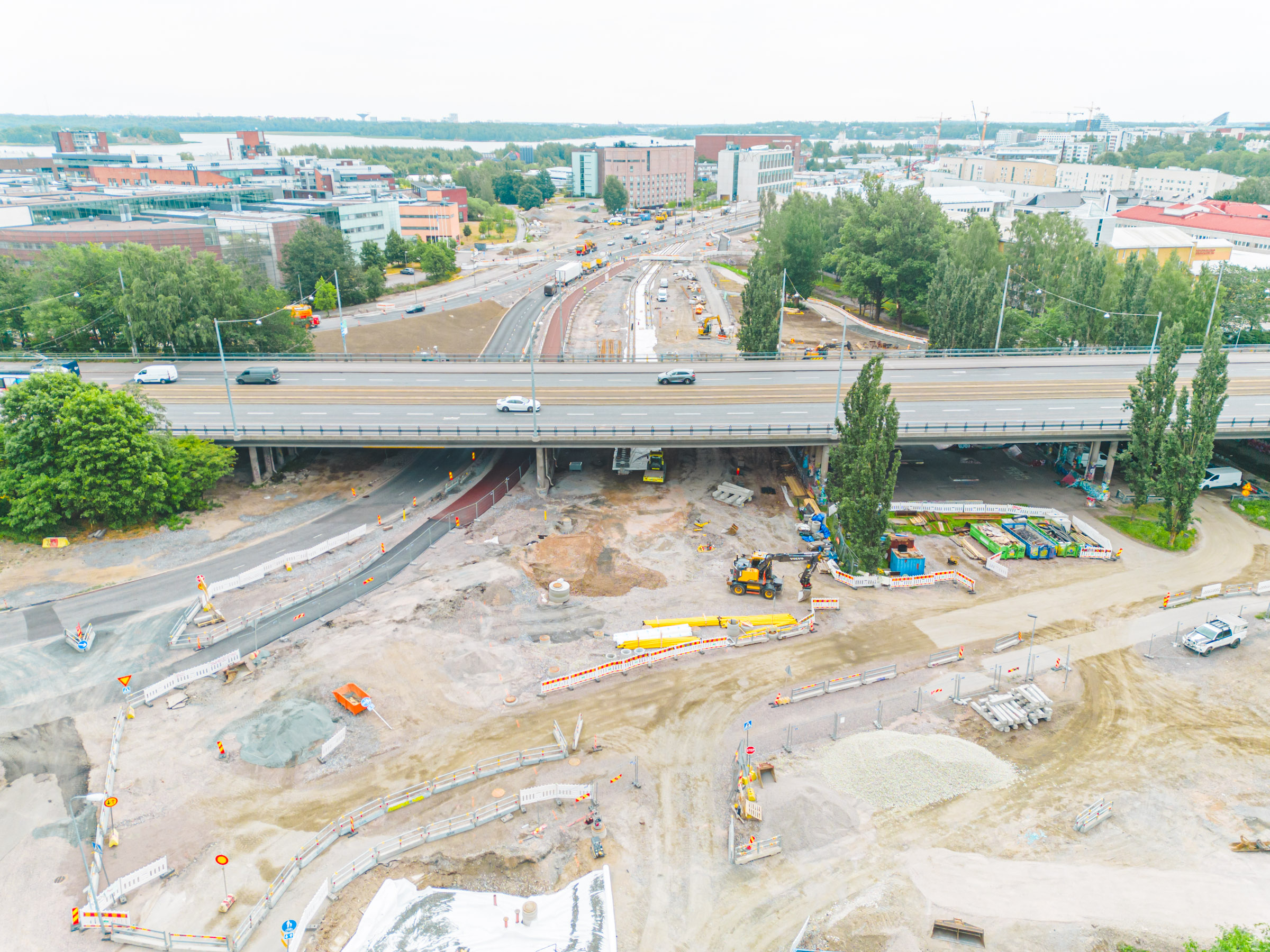 Ilmakuva työmaa-alueesta Jyrängöntien suljetun osuuden kohdalla 6.7.2023.